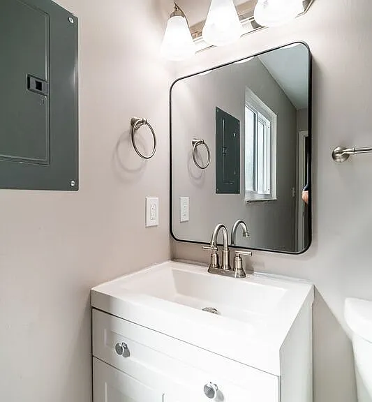 1075 Oak St #E — Photo 10