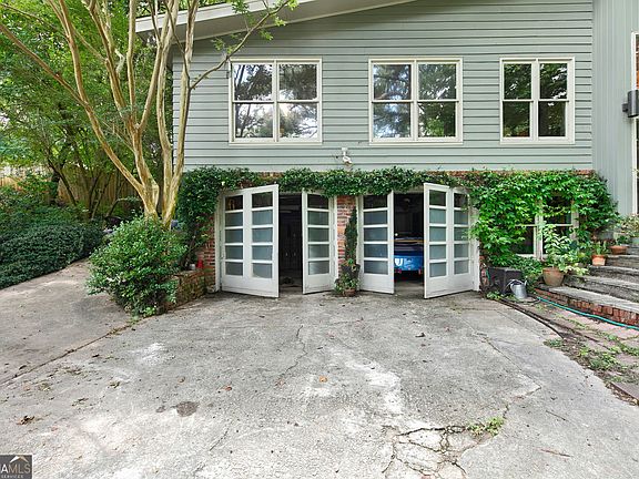4th image of 1232 Bernadette Ln NE