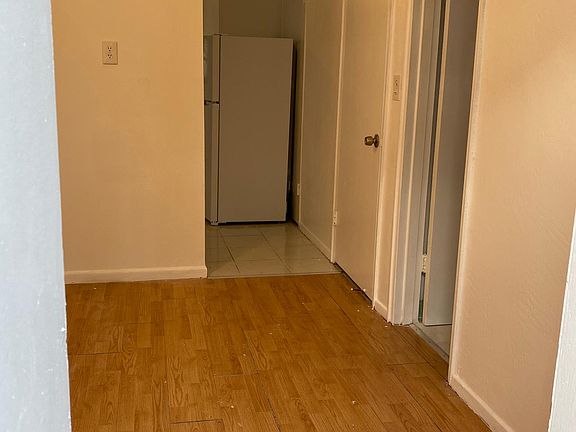 5th image of 104 Southwest St #B