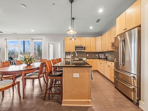 4th image of 515 Churton St #207