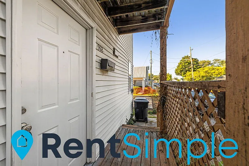 2 bed, 1.0 bath, 1100 sqft, $1,045 — Photo 1