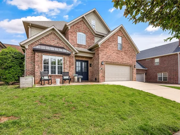 109 SE G Ct, Bentonville, AR 72712