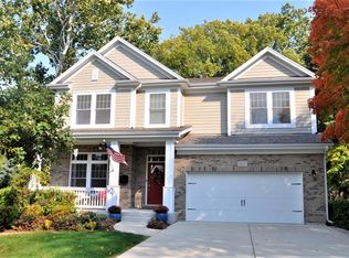 1029 E Willow Ave, Wheaton, IL