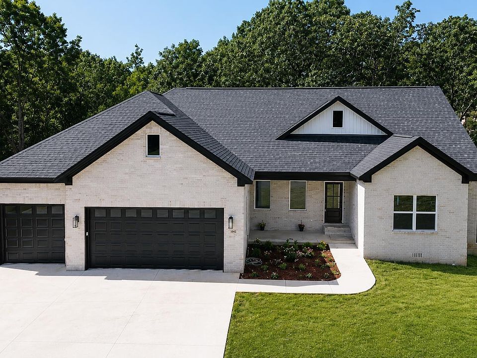 1st image of 1042 Skyline Dr