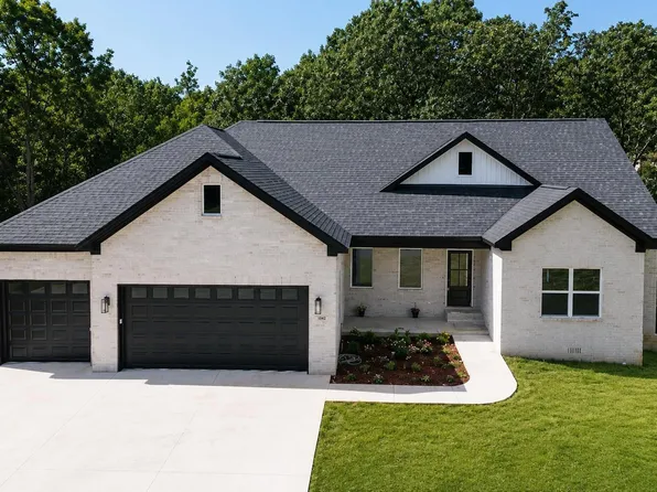 1042 Skyline Dr, Mabelvale, AR 72103