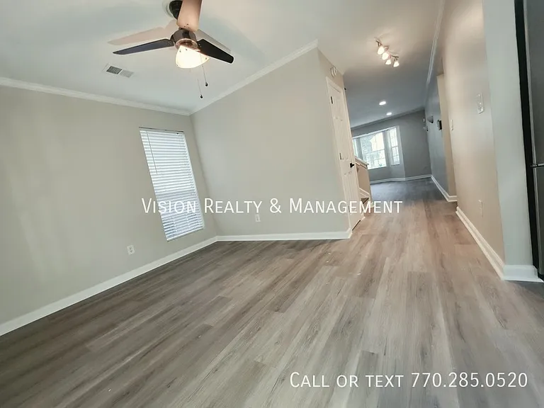 5025 Brittany Dr — Photo 13