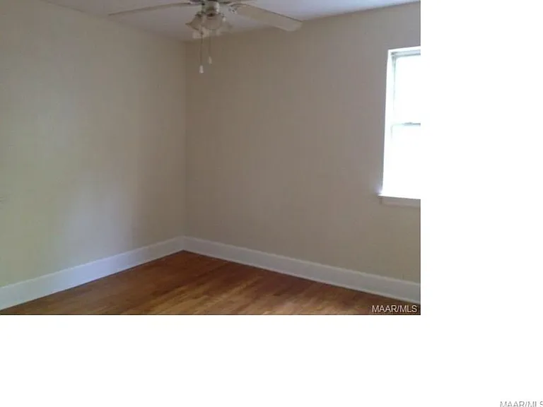 945-951 E Edgemont Ave — Photo 5