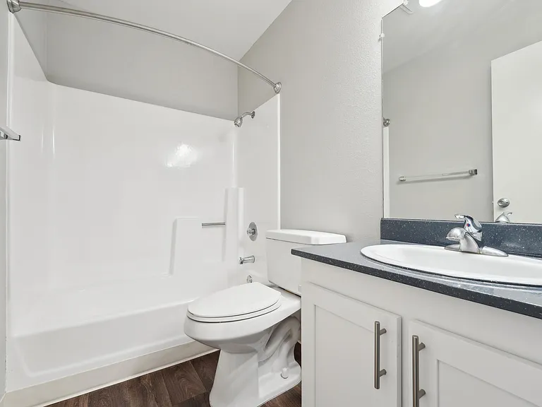 Kentwood Apartments — Photo 10