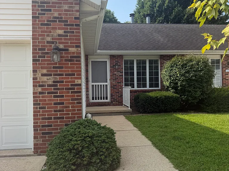 1926 Montana Dr — Photo 2