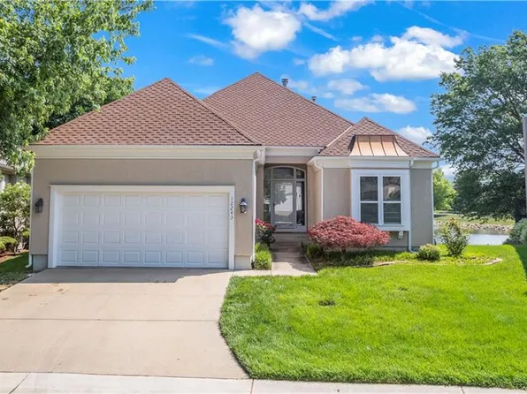 12243 Ash St, Overland Park, KS 66209