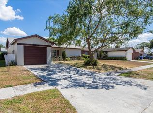 1036 Pine Ridge Cir, Brandon, FL 33511