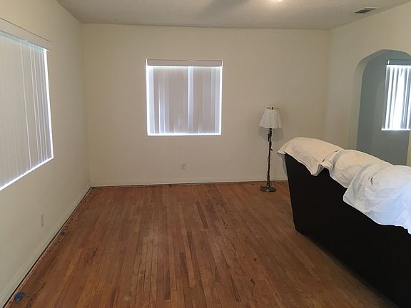 2nd image of 7759 Lankershim Dr
