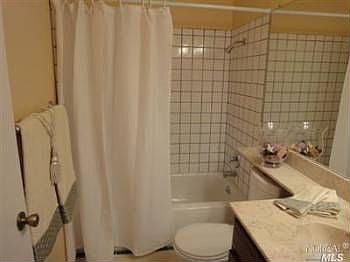 4th image of 1048 Poplar Dr