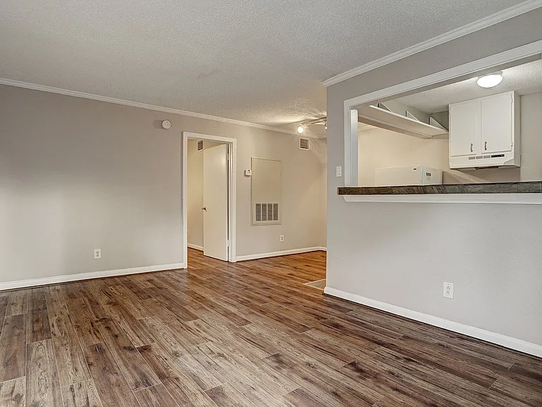 TLP Hawthorne — Photo 24