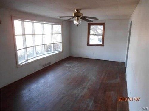 3rd image of 421 Walnut Dr