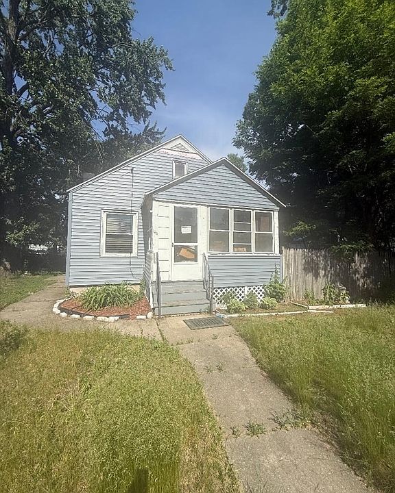 1st image of 1481 Carew St