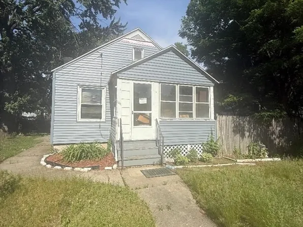 1481 Carew St, Springfield, MA 01104