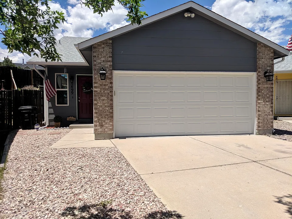 5499 Jennifer Ln