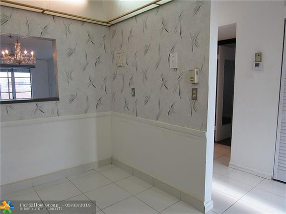 5th image of 611 S State Road 7 APT 3B
