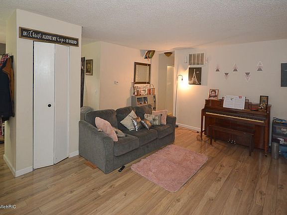 4th image of 5980 Briarcliff Ln