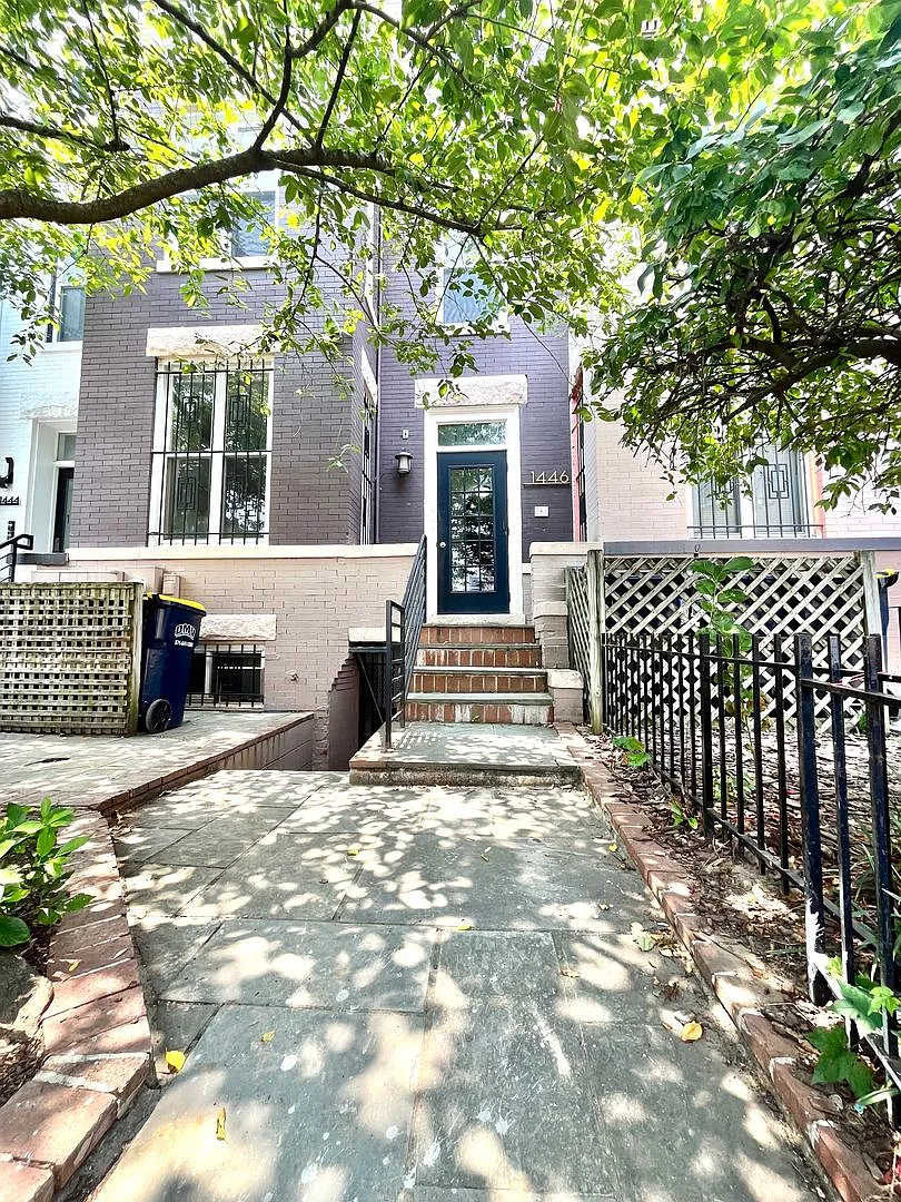 Columbia Heights| 900 sqft 2bd, 1bth|Townhouse English Bsmt Apt| Shared Back Patio — Photo 4