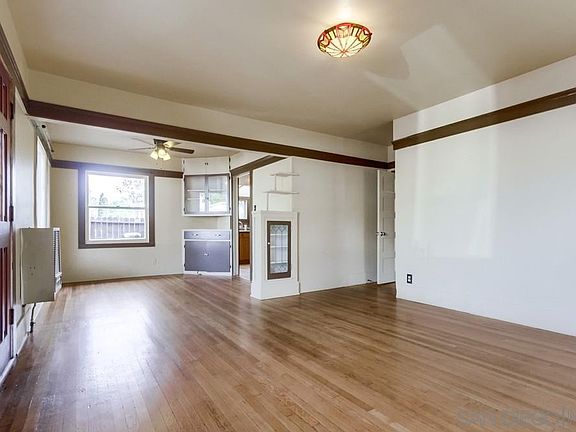 4th image of 3041 Fir St