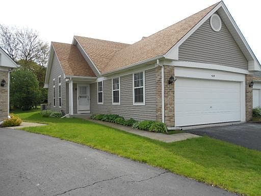 Ranch style Duplex in Lakeview Estates.