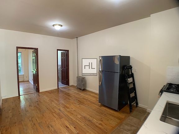 2nd image of 464 Willoughby Ave #2