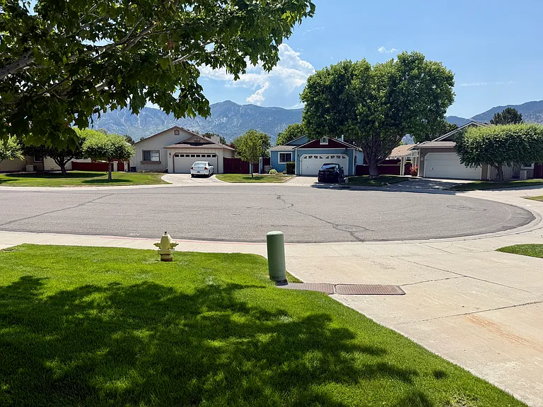 1785 Shamrock Cir — Photo 2