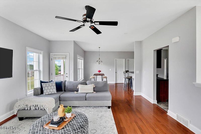 5th image of 32 Beacon Street