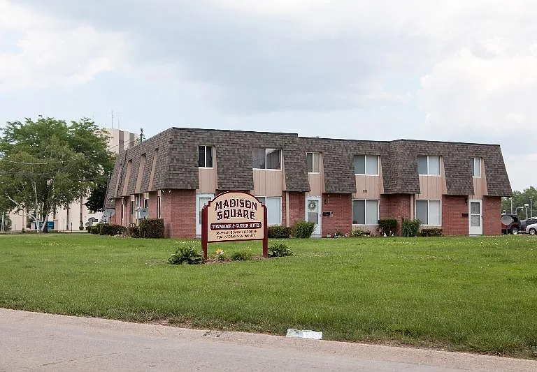 Beaver Crest Townhomes and Garden Apartments — Photo 1