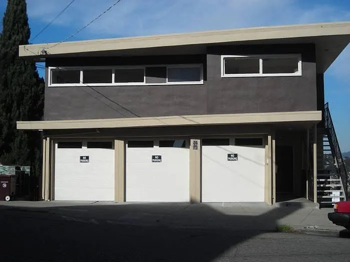 581 Merritt Ave — Photo 1