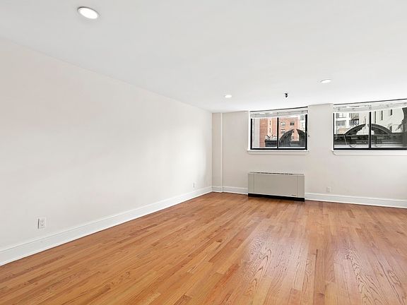 4th image of 67 E 11th St APT 624