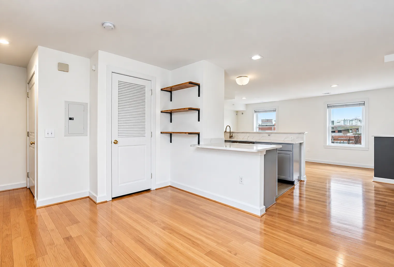 2 bed, 1100 sqft, $2,695 — Photo 2