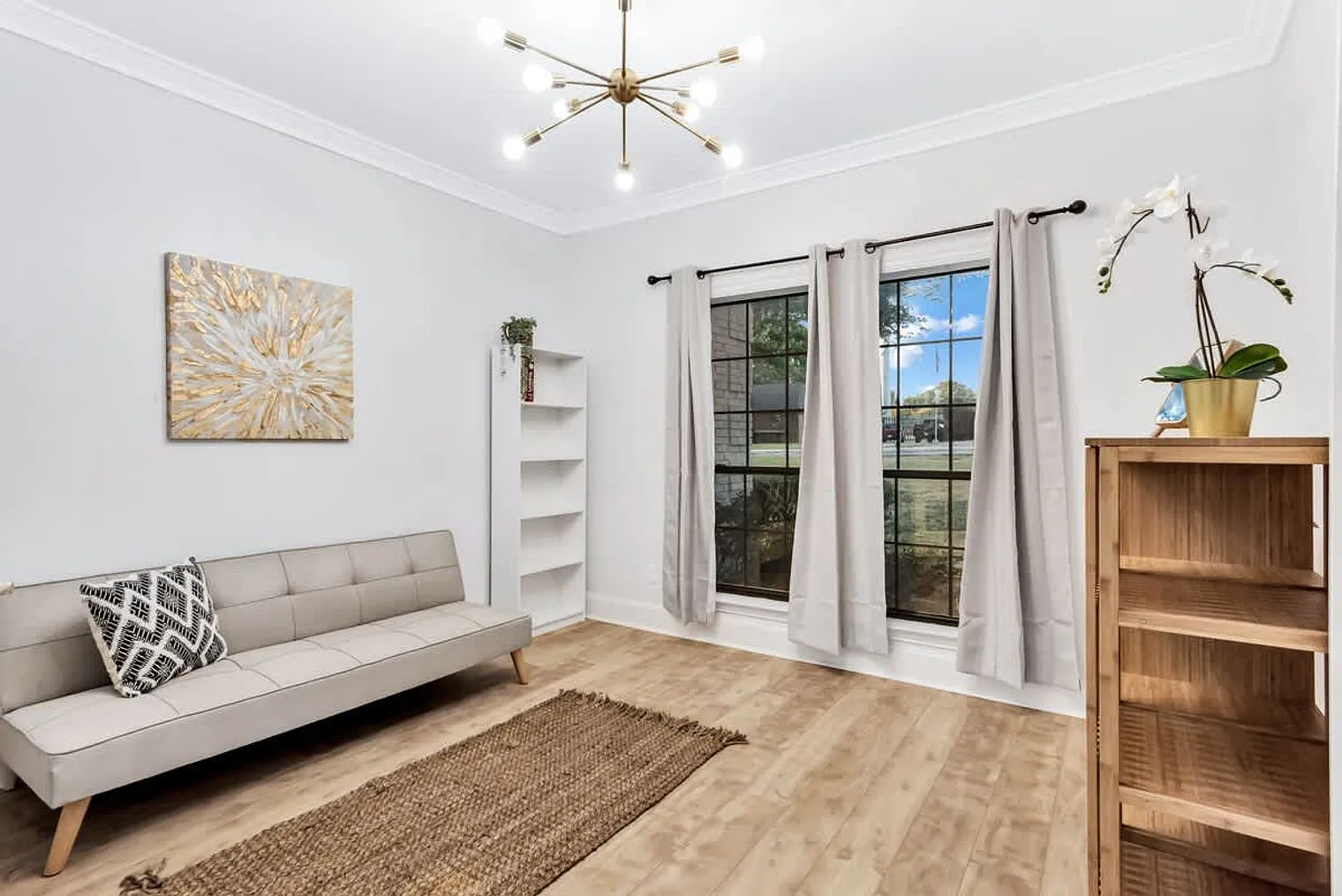 8 bed, 5.0 bath, 6888 sqft, $20,614 — Photo 4