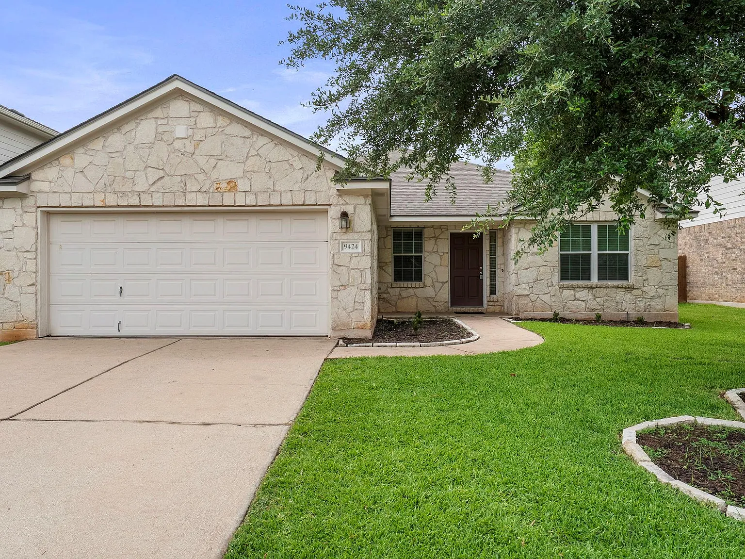 4 bed, 2.0 bath, 2125 sqft, $2,400 — Photo 3