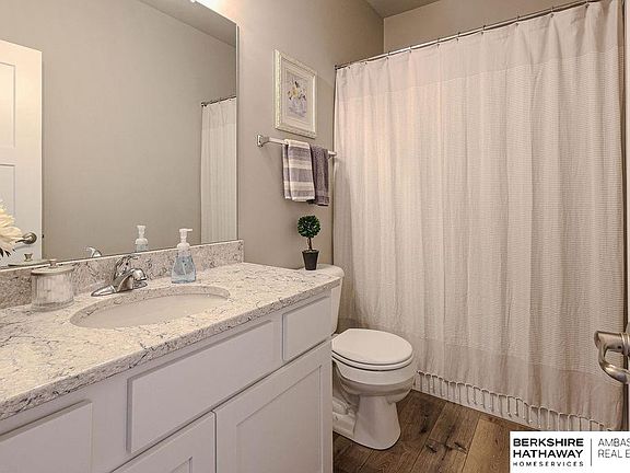5th image of 11301 Slayton St