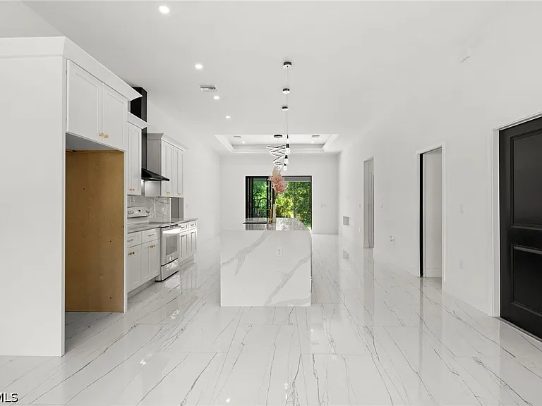 14 Truman Ave — Photo 14