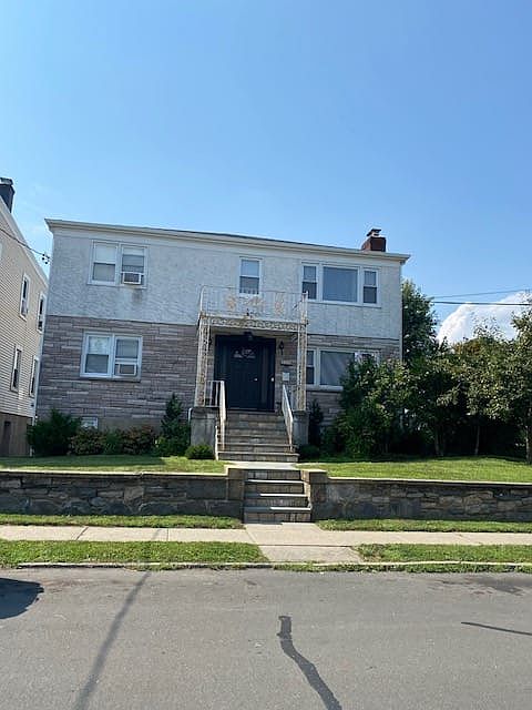 1st image of 225 Lakeview Ave