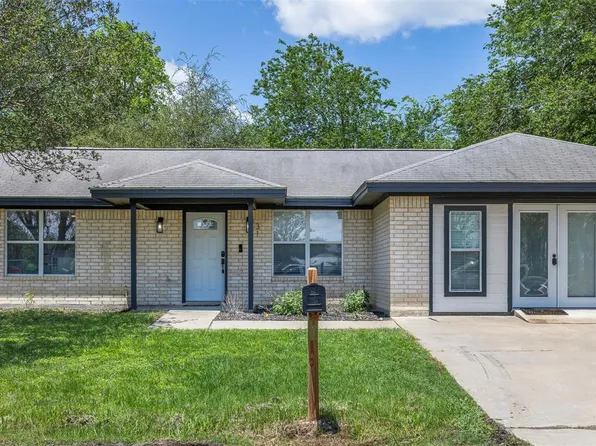312 Holcombe Dr, Lexington, TX 78947