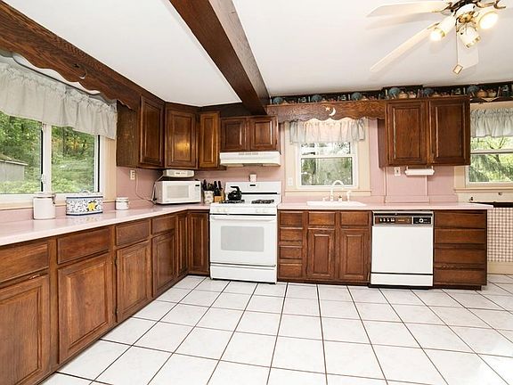 5th image of 36 Hyde Park St