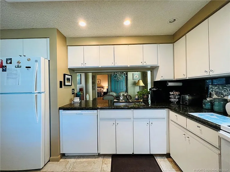 221 NE Plantation Rd #215 — Photo 42