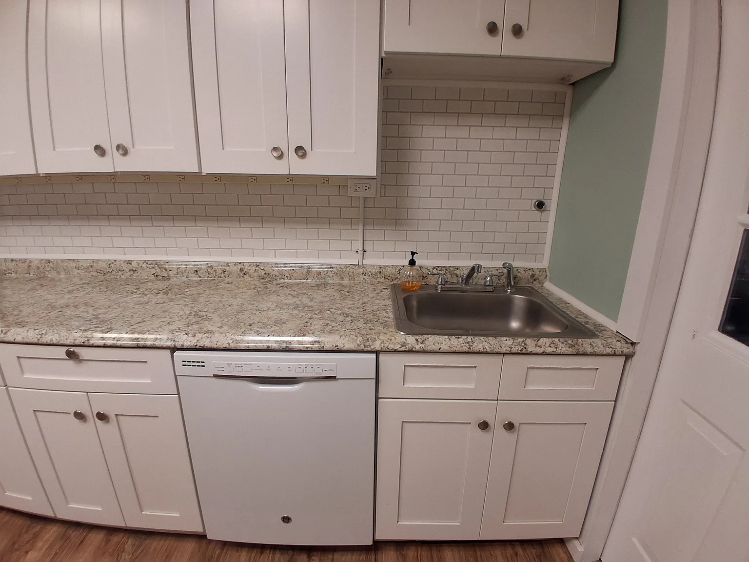 3 bed, 2.5 bath, 1800 sqft, $1,900 — Photo 4