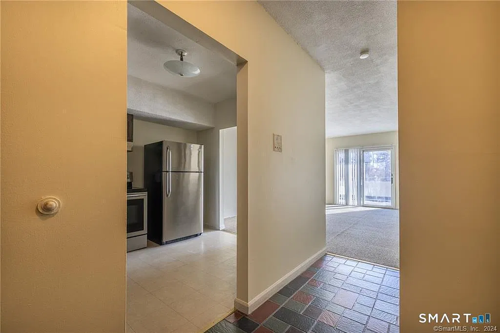 Oaks Condominiums — Photo 2