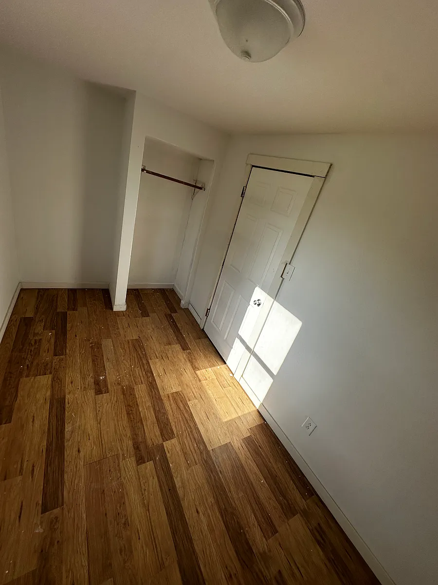 Building Photo - 420 W Reynolds St