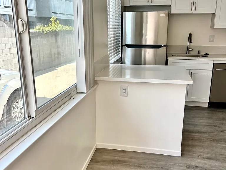 393 Waldo Ave #8 — Photo 13