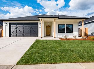 931 Arrowhead Trl #374, Eagle Point, OR 97524