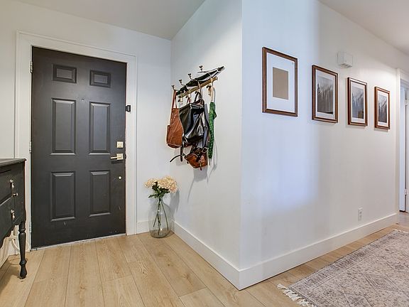 5th image of 3805 Parkwood Dr