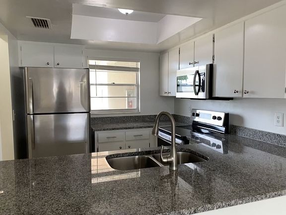 4th image of 630 SE 13th Pl #9-1