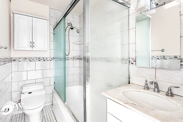 Sold by Warburg | media 8